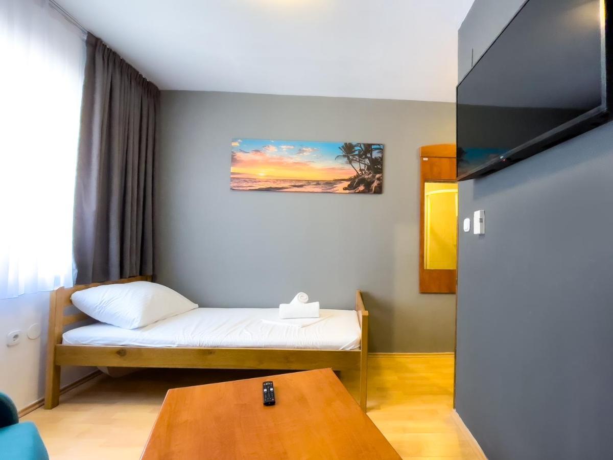 Grand - Premium Rooms & Apartments เซลเซ ภายนอก รูปภาพ